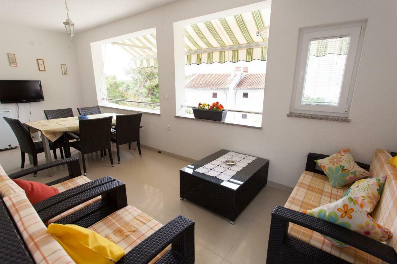 Apartman Kondic Omisalj Exterior photo