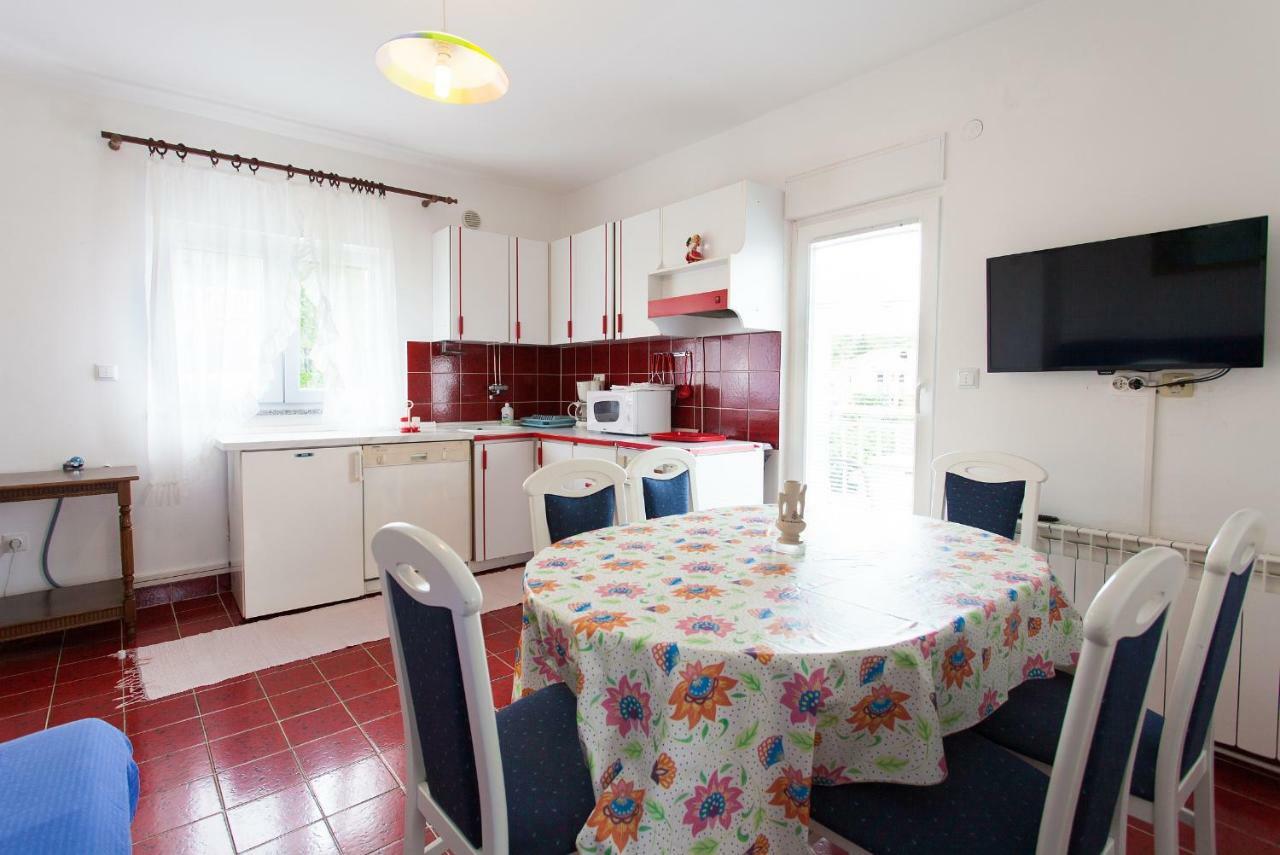 Apartman Kondic Omisalj Exterior photo